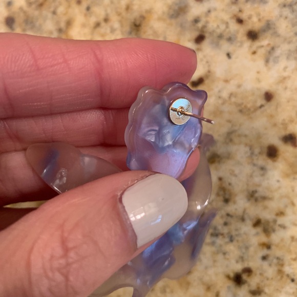 New Lilly Blue acrylic resin flower earrings - Picture 4 of 4